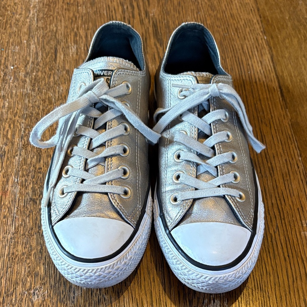 Converse All Star Women’s Size 7 silver bronze color leather